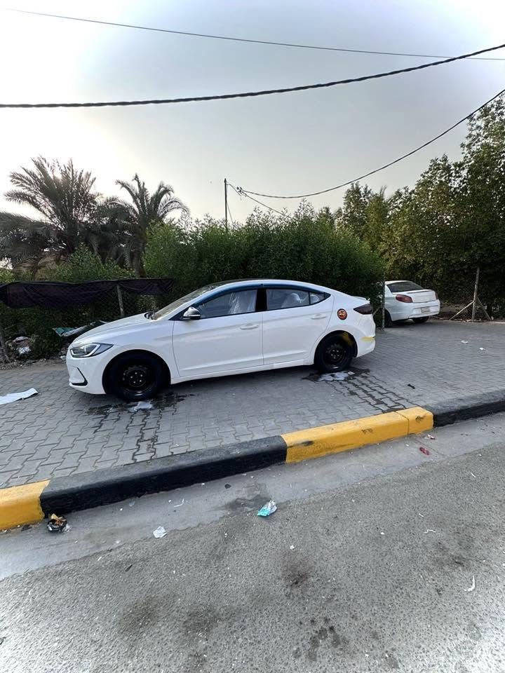 السلام عليكمالنترامديل١٧سياره مال بيت وكلش متعوب عليه متاومه وكامله طبق الاصل اسياره ما ناقصه برغي ***********سعره٦٠وذا اكو مراوس بكيه بنكو هم خلي يدخلي خاص
