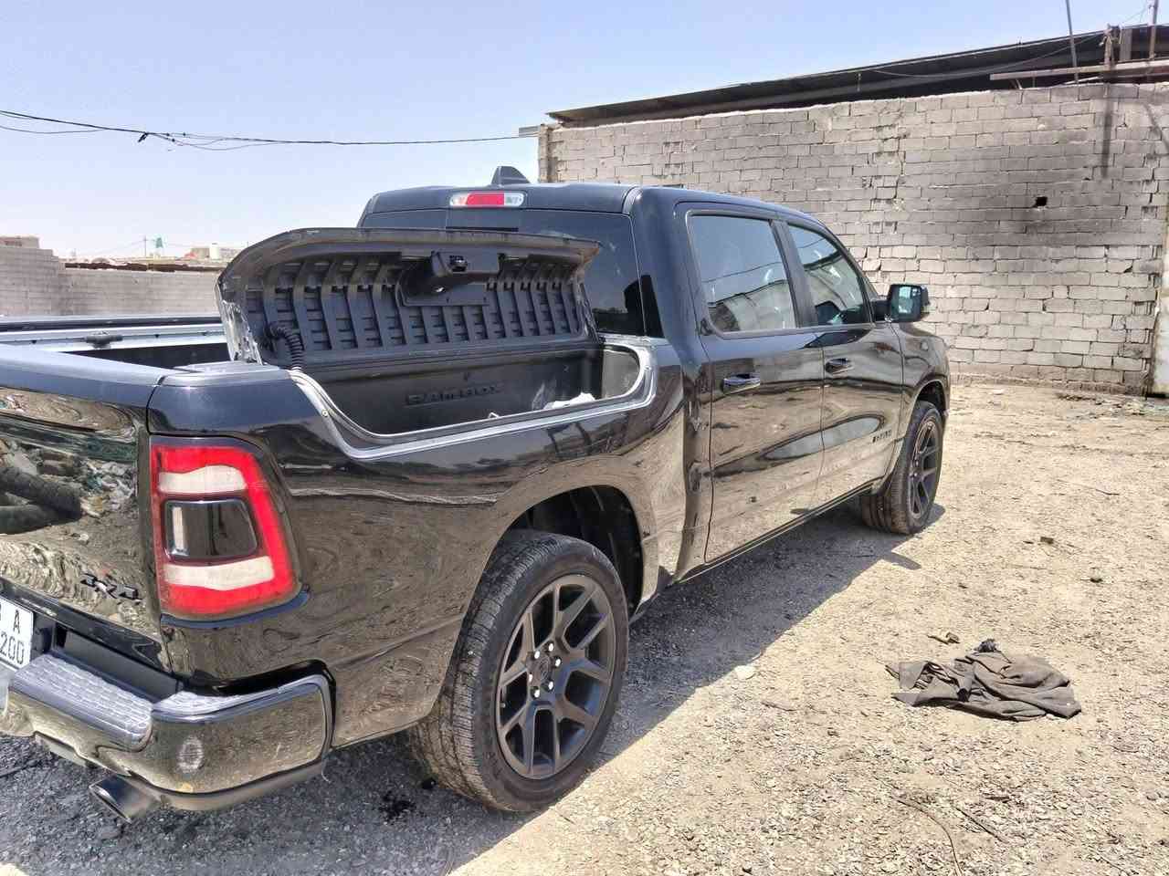 السلام عليكم
لارامي موديل 24
رقم بابل
حادثها بسيط 

فول مواصفات 
بانورما
ويل 22
شاشه كبيره
محرك هيمي 5700
كشنات جلد 
حساسات اماميه وخليفبه
وبعد هواي مواصفات 
رقم الهاتف ***********
