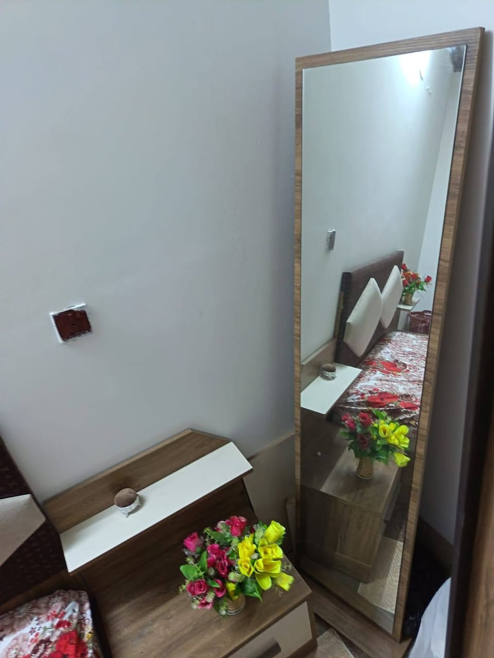 السلام عليكم  
غرفه تركيه اصلي للبيع المكان اربيل خمسه حصوروت التفاصيل  عال رقم  ***********
