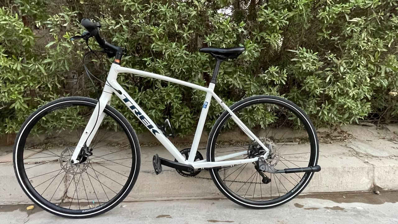 السلام عليكم شبابنة الطيبين
TREK FX3 2022 WITH CARBON FORK
قياس الفريم لارج L(56)
ماشة كاربون 

سستم شيمانو ديور حديث 1X10

 بريكات هيدروليك تيكترو 

البايك ختم واحد من ويالة وانت صاعد سرج بوري سرج ستيرين بونتريكر 

المكان بغداد الغزالية  التواصل خاص او الاتصال ***********

