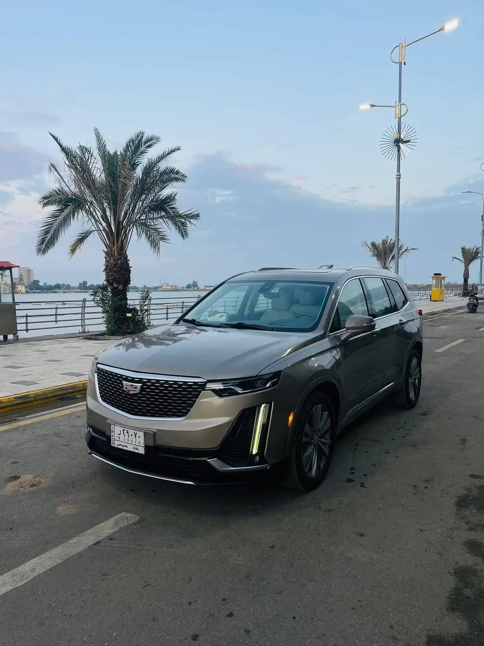 كاديلاك xt6 2022
رقم بغداد تحويل مباشر 
مكينه V6 3600 تشتغل نضامين  V6 /V4
كير طيارة 9 نمر 
شفتات ستيرن 
سايد بريك كهربائي 
مري شفط تحكم كهربائي بالكامل مع خاصيه الرجوع الى الخلف عند الرجوع الى R
ويل 20 تخم تاير جديد + باتري جديد 
لايت زنون بلادي 
الاناره محيطية Led بلادي لون ابيض 
انارة الداخل بالكامل Led
رادار امامي خلفي وجانبي 
سياقه ذاتيه + تنبيه خروج عن المسار + مثبت سرعه اوتو 
مري وسطيه كامره مع التعتيم التلقائي 
نضام نقط عمياء 
نضام اوتو ستوب 
نضام حساسات P
نضام التوقف التلقائي خلفي وامامي 
نضام ركن السيارة دون التدخل 
3 وضعيات قياده 
ماشيه 28000mi قابل للزيادة 
7 راكب كهربائي بالكامل حتى ال٧ راكب 
داخل ابيض ورصاصي + مطعم بكاربون فايبر 
٣ قطع تبريد بيانو 
داتو شو الكبيرة 
حساسات اماميه 6 + حساسات خلفيه 6
شاشات وسطية كبيرة أندرويد اتو + كار بلي بلادي
كامرات 360 مع خاصيه التسجيل  
GPS         +   تسجيل الكامرات مال الحوادث كلها بلادي 
شاشه اعطال كبيره + عدادات دجتل 
تبريد وتدفئه المقاعد الاماميه + تدفئه المقاعد الخلفيه
5 بصمات + بصمه تشغيل + تشغيل عن بعد 
جنطه شفط  
كشنات ميموري +ستيرن كهربائي + تدفئه ستيرن 
سماعات نوع Boss نضام صوتي فاخر مع اوامر صوتيه متكامله شغاله 
وبيها هواي مواصفات ماذكرتهن 
حادثها فقط طخه بالبنيد اثر طعجه خفيفه وانصبغ البنيد 
والجاملغ جهه السايق تعديل ع كد شبر بارد اثر الشحن موضحهن بالصور وكاتب كل التفاصيل ومأشرهن 
وبيها رصعه خفيفه بالجاملغ جهه الراكب فقط هذني وين متريد افحص مكفوله من شواصي ولغود والسياره احلى من الصور  للاستفسار اكثر الاتصال ع الرقم ***********
السعر  31.300 دولار وبيها مجال
