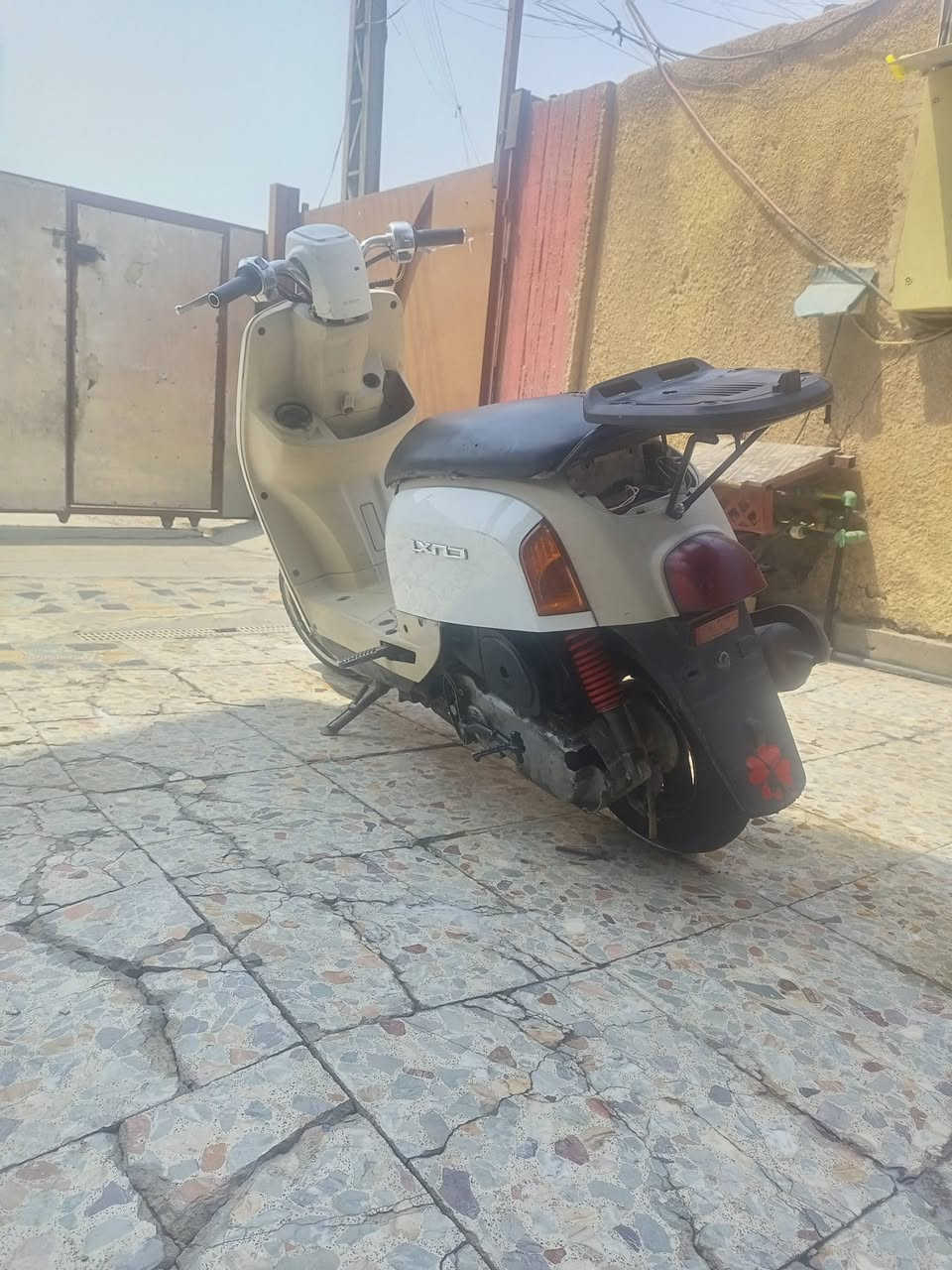 ال سلام عليكم ماكس بوليس البيع دراجه مكينه مفتوحه بس لا تنقيص ولا تبخير نقصه باتري وقبق مال بانزين شلعه معدل تخبل كفراته بلاديه مكاني بغداد العبيدي رقم *********** مستعجل عليه سعر 450 وبيه مجال
