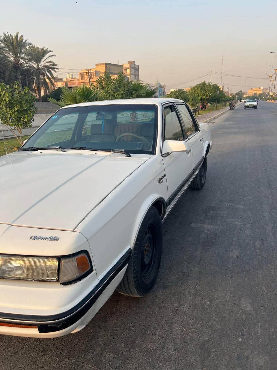 اولدز موبيل
موديل 90
لون ابيض 
رقم بغداد انكليزي بأسمي
تخم تاير جديد
تبريد شغال ثلج 
كير ومكينة مكفول
بيها مكانات صبغ بسيطة
مكان السيارة كربلاء / شارع السيدة زينب قرب فندق البارون
السعر 55 وبي مجال
رقم الهاتف ***********
