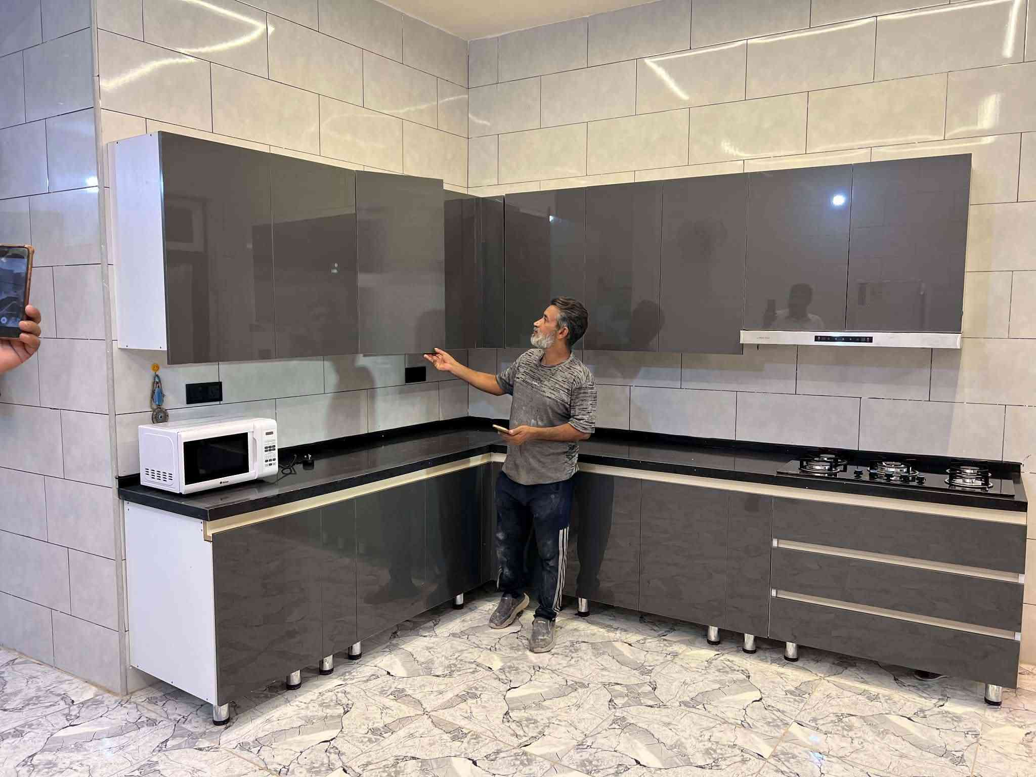 معرض النيل للكاونترات وغرف النوم والديكور الحديث مكاتب مدرسيه للطلاب فاترينات تصمين وتنفيذ المحلات والصيدليات 
تصمين وتنفيذ الكاونترات من اجود انواع ااخشب الاسيوي والتركي والكوارتز الطبيعي 
زورو معرض النيل للكاونترات وغرف النوم  الكائن في عرصات الحاج هندي قرب مجمع فدك بوصولكم ستكونون راضين بعون من الله***********
