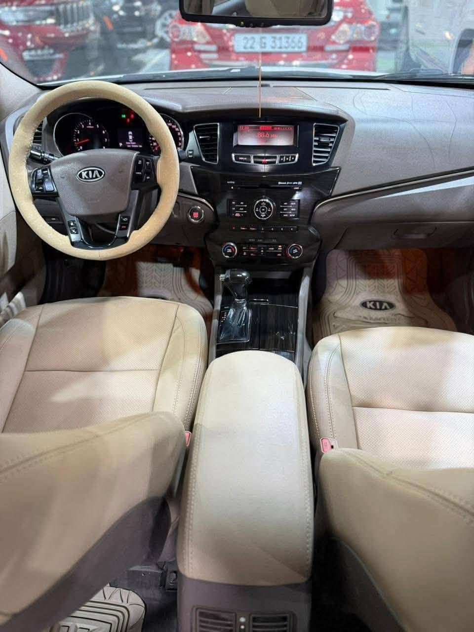 كـيـا كادنزا 2011 خليجي  VIP Kia Cadenza
للبيع او للمرواس بجيب او جالنجر 
محرك V 6 3500

المواصفات

كشنات تبريد وتدفئة 

السقف بانوراما

�️الكشن والاستيرن يرجع  تلقائي عند التشغيل والاطفاء

بصمة دخول+ بصمة ابواب + دخول ذكي

مري شفط مرايات قلاب مع الـ R

 تبريد قطعتين 

ترحيب عند الأقتراب

كامره خلفيه 

حساسات 

تحكمات ستيرن 

كزوز سرعه

كشنات جلد كشنات الامامية كهربائية ميموري تدفئه وتبريد 

برده خلفيه كهربائية 

اضاءة المحيطية + انارة في الدوسات 

نظام صوتي Infinity

*********** واتساب 
مكاني ديالى _ بلدروز السعر 108 وبيها مجال شي بسيط

