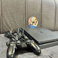للبيع بلي (ps4) سلم ذاكره نص تيرا الجهاز نضيف وما مفتوح  يجي مع يده اص...