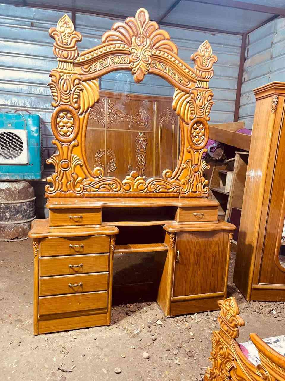 غرفه اخشاب للبيع ست ابواب ملحق نضيف صاج داخل وخارج زاويه كنتوريه السعر 700 غرفه اخت الجديده استعمال كلش قليل مال عرس الاتصال على الرقم *********** بغداد متواجد واتساب وعندي توصيل بكروه
