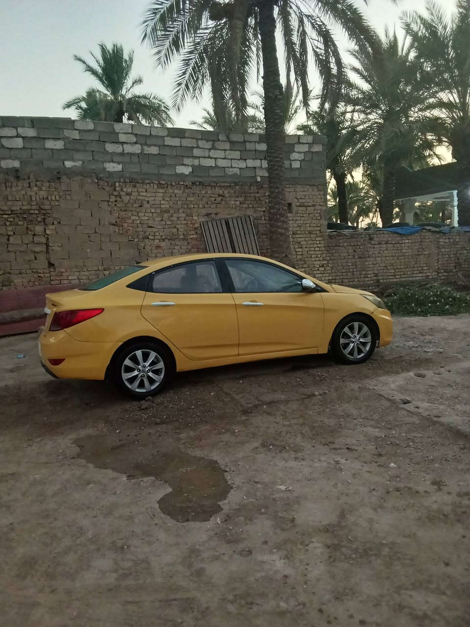 سلام عليكم لبيع اكسنت موديل 2015 خليجي محرك 1600 جديد سياره بيهة جاملق المامي بدون دواخل وجاملق الخلفي بي شويون شرط السونار  تبريد تخم تاير جدد كهربائيات جدد ويل كب 16 مري شفط تحكم ستيرن سياره جديده معنه الكلمه متصرف عليهة الف دينار من يدك لشارع رقم بغداد نكليزي مصفره من كلشي 
سعر 70 وبيهة مجال بي خير ويدلل الشراي 
مكان واسط العزيزيه رقم ***********
تصل وتدللل
