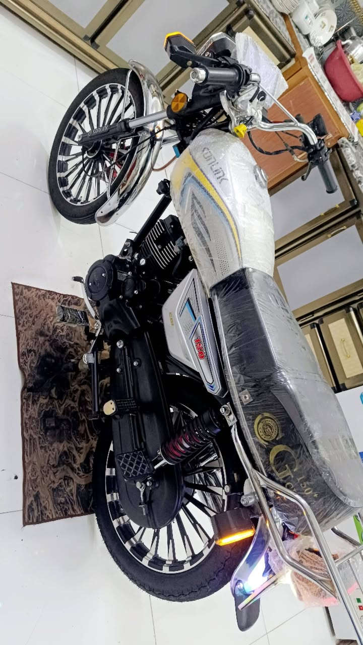 السلام عليكم سيفان موديل 2025 دراجه جديده صارله شهر طالعه من الوكيل دراجه جديده بعدها بل جيس ام الختم شركت سونك باب اول الاصليه لون مميزه سلفر فولل مواصفات للخير مكينه 200cc بعد احله من الصوره جديده بل جيس الشراري يتصل مكاني حله شاوي يم فلكت غرفت التجاره السعر 875 مال بيع كلش مابيه وهذا رقمي للتصال ***********
