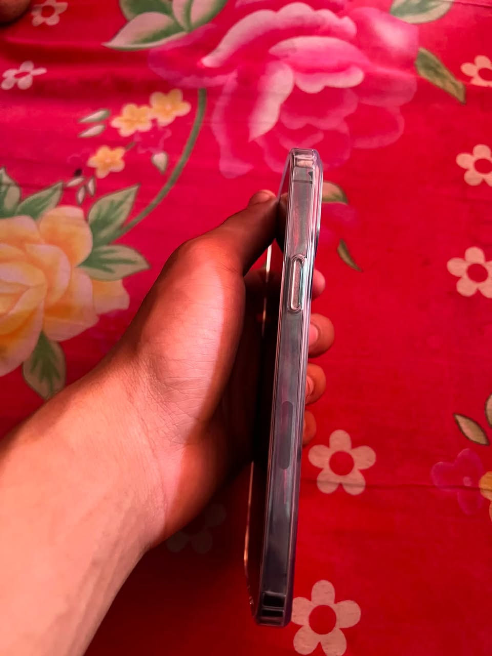 12 pro Max آيفون
للبيع 

ذاكره 512
بطاريته 96 - معلايه 
جهاز وتر مامبدل لا شاشه ولا بطاريه 
فقط اكو فطر بالضهر يتبدل أو يتغلف 
السعر 480 الف وبي مجال للشراي
لاستفسار راسلني عالماسنجر موجود أو رقم ***********
