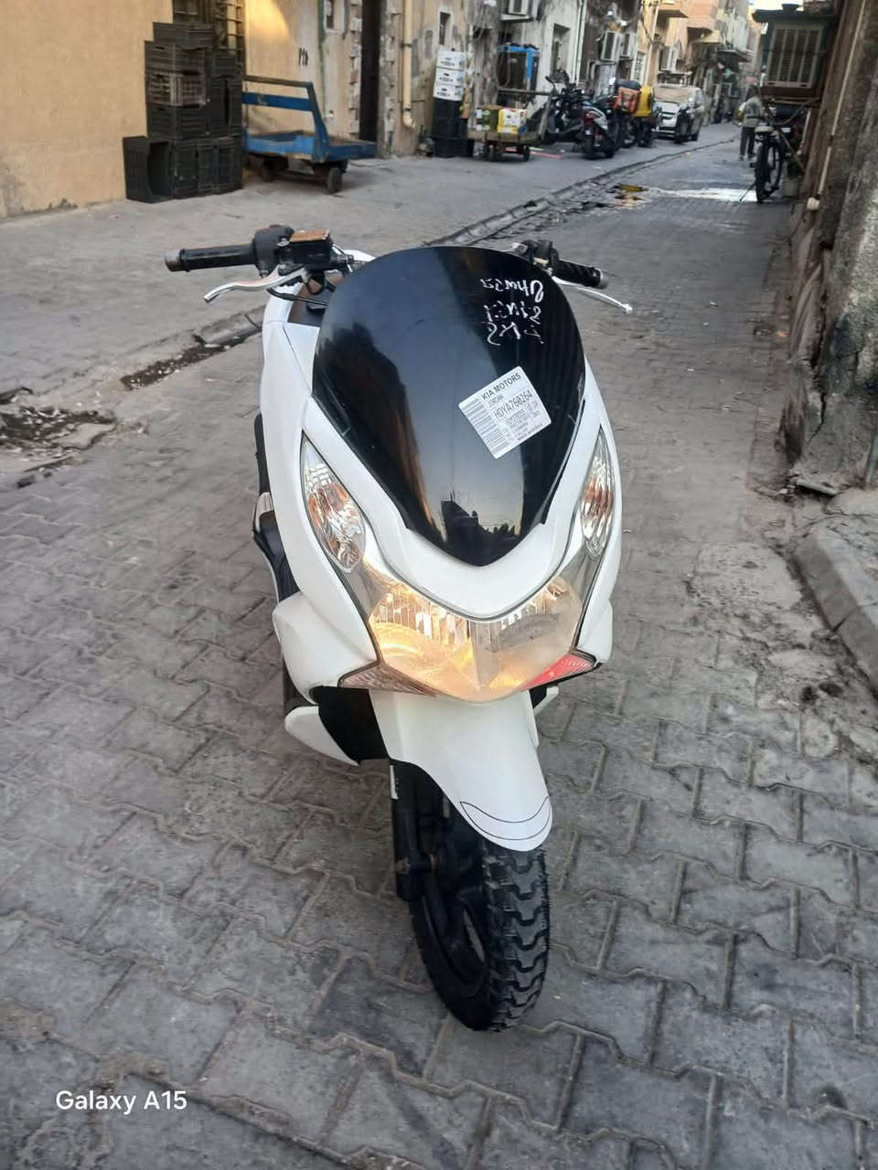السلام عليكم للبيع دراجه pcxجيل الاول ياباني  دراجة (ماشيه 19الاف حبيبي ) ماخذها رمبه الدراجه وأعلى ايدي ياباني الاصلي دراجه جديده مال جناي وعلئ ايدي 
ياباني الاصلي دراجه كامله أستان كهربائي حساس ازدحام  دراجه جديده الدراجه  احلا من الصور مال جناي المكان بغدادالكرخ دراجة مكفوله اي نقص مابيها
السعر مليون و300
وبيها مجال بسيط  
اي استفسار [***********]
