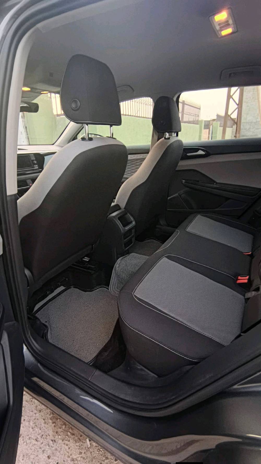 للبيع: فولكس فاجن تاوس (Volkswagen Taos S) موديل 2024 بحالة ممتازة
* الموديل: 2024 (تاريخ الصنع 03/2024)
 * المسافة المقطوعة: 59 ألف كيلو متر
 * المحرك: 1.5L تيربو – نشط واقتصادي جداً (158 حصان)
 * نظام الدفع: أمامي (FWD)
 * الجنوط والإطارات: قياس 17 بلاد (215/55 R17)
 * حالة السيارة: وارد أمريكي، الضرر (بَنيد مصبوغ فقط)، والسيارة جاهزة من كلشي وما تحتاج أي مصروف.
 * المرقمية: تترقم أربيل
 * المكان: تكريت
السعر: 155 ورقة ($15,500) وبيه مجال للشراي الجاد.
للتواصل والاستفسار يرجى الاتصال على الرقم: ***********