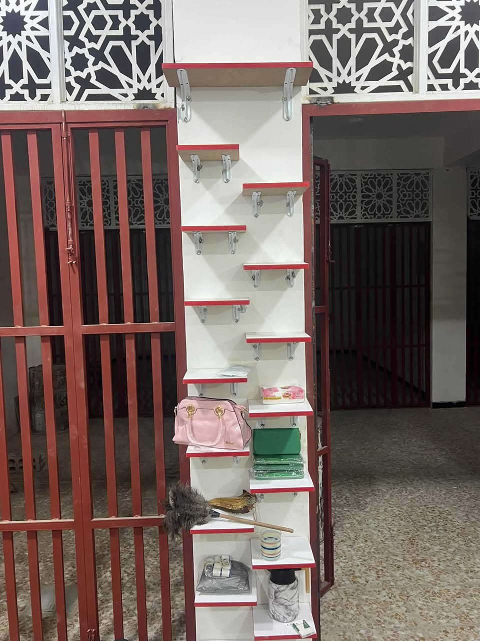 رفوف نظيفه للبيع
قياس 60*20 عدد 14 قطعه 
قياس 25*20 عدد 8 قطع 
يوجد توصيل لكافة المحافظات ***********
