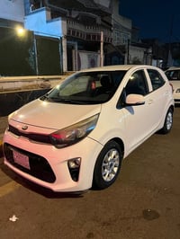 كيا بيكانتو 2018 رقم بغداد  07713725238 ماشية ٧٠ كم  السعر ٧٥ $ مكلف ب...