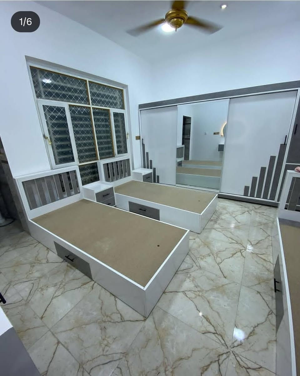 غراض مستعمله للبيع.
البوفيه بسعر 100
الطخم بسعر 400 الف
الغرفه بسعر مليون دينار 
الكاونتر بسعر 500 الف 
و بيهم مجال ولشراي يتصل على الرقم التالي ***********
