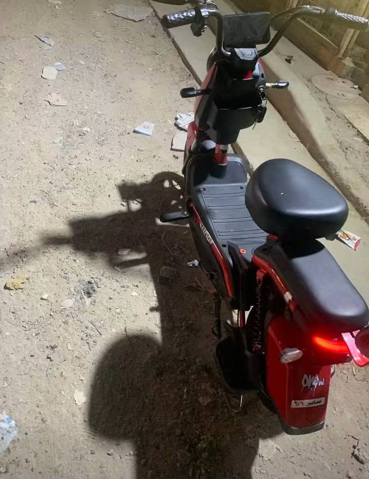 سلام عليكم دراجه شحن للبيع نضيفه غراضهه كلهه مو جوده شاير شغاله هورن شغال لايت عالي ناصي شغال دراجه نضيفه معني لكلمه سعر 300 وبيهه مجال رقم لهاتف***********
