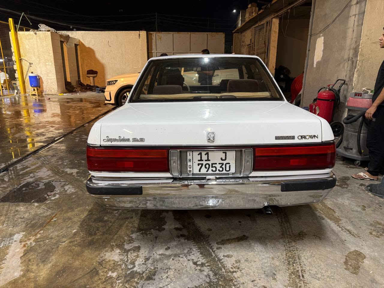 سلام عليكم سيدان موديل 1988
سياره معمرة رقم بغداد باسمي 
سياره تبريد شغال ثلاجه 
مكينه ثنين ونص جديد.كير واكسن خير من الله 
غرفه سياره جديده 
عنوان بغداد مدينة الصدر 
سعر53
رقم تلفون ***********
