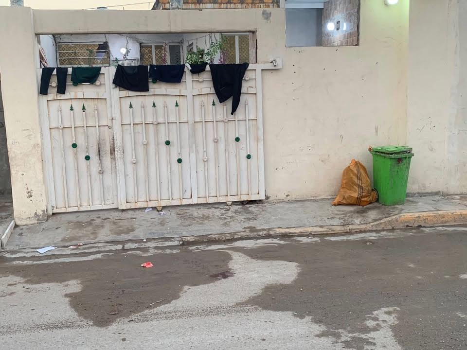 بيت للبيع المساحه 120 متر خدمات كامله خلف مستشفى الفضيليه ***********
