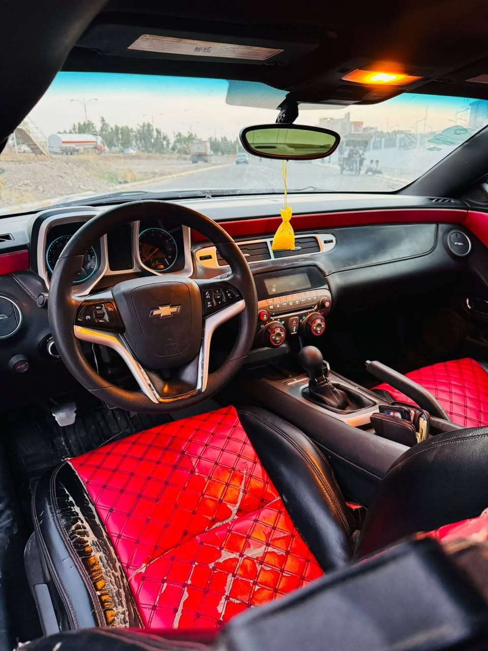 CAMARO    2014
دووبەیە ساخە  نموونە 
شتی تایبەت 
گیر مەکینە ئەکسل بەشەرت 
گیر عادیە و زۆر تایبەتە 
140هەزار رۆشتوە
مالی دۆستە تابڵیی تایی بەتە ماڵەکە 
دوو پەڵەی بچوک بۆیاخی هەیە
تکایە مشتەری نیت هیچ مەڵیی 
گۆرینەوەش ئەکەم بەشتی بە دڵم بی 
شوین چمچماڵ 
ژ. م  ***********
*********** شمشمل, السليمانية

