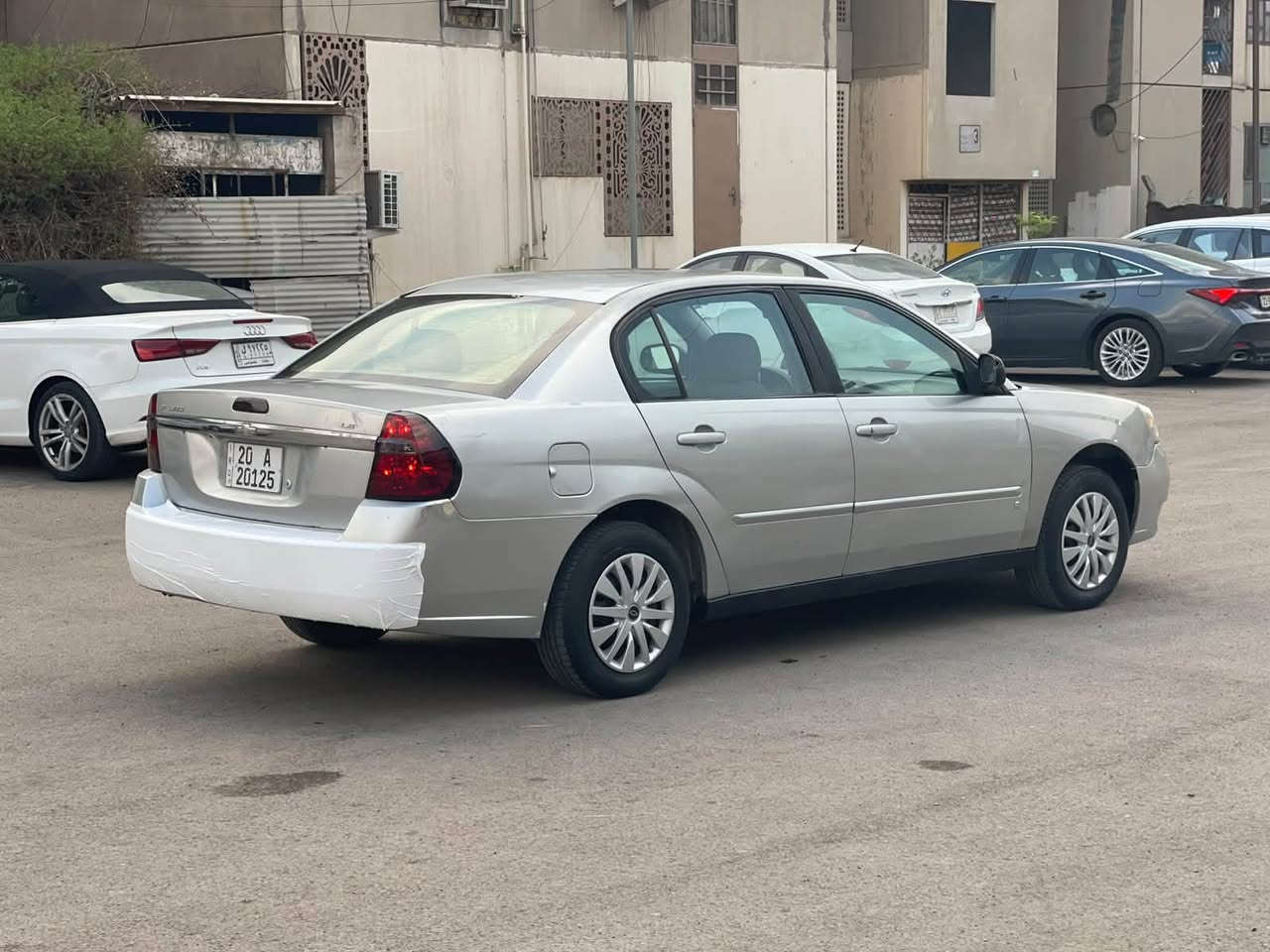 السلام عليكم
للبيع شوفرليت ماليبو موديل ٢٠٠٧ 
رقم ديالى دولي رقم وهزة وسنوية جدد لل ٢٠٣١
محرك ٤ سلندر حجم ٢٤٠٠ 
وارد امريكي حادثهه جاملغ امامي ايمن وصبغ حزام للجمالية
 بدون دواخل 
كير محرك مكفولات حدادية جيدة 
السيارة جاهزة شاشة وكامرة وباتري جديد وتخم تاير جدد 
السعر ٤٨ ورقة نهايتهه قفل مكانهه بغداد ضباط حي الجهاد
