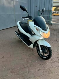 دراجه bcx جيل الاول نازله من بيت طارش ووراقه المعرض موجوده   خوان حته ...