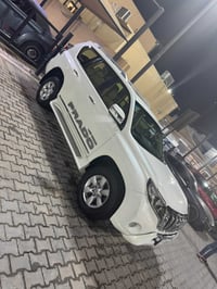 برادو VX • ٢٠١٤ • مكفولة بدي وفتيس