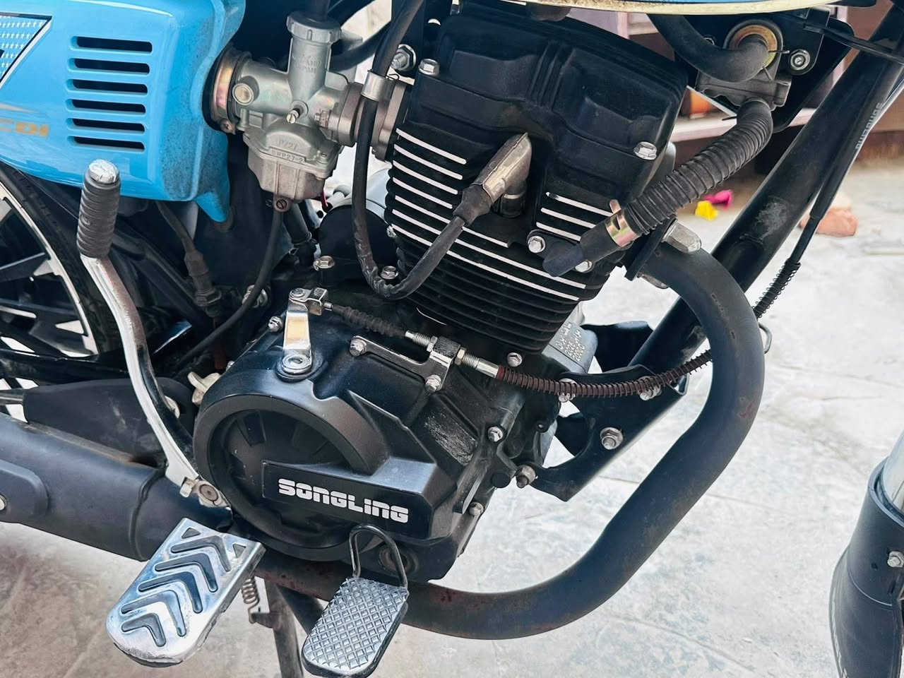 السلام عليكم دراجه سونك للبيع او للمراوس بدراجه هارلي.. الدراجه  موديل26 دراجه جديده تايرات جوبلس قبل سبوعين بدلتهن تشغيل عن بعد مكانها بغداد ام الكبر والغزلان سعرها 800 وبيها مجال  رقم***********
