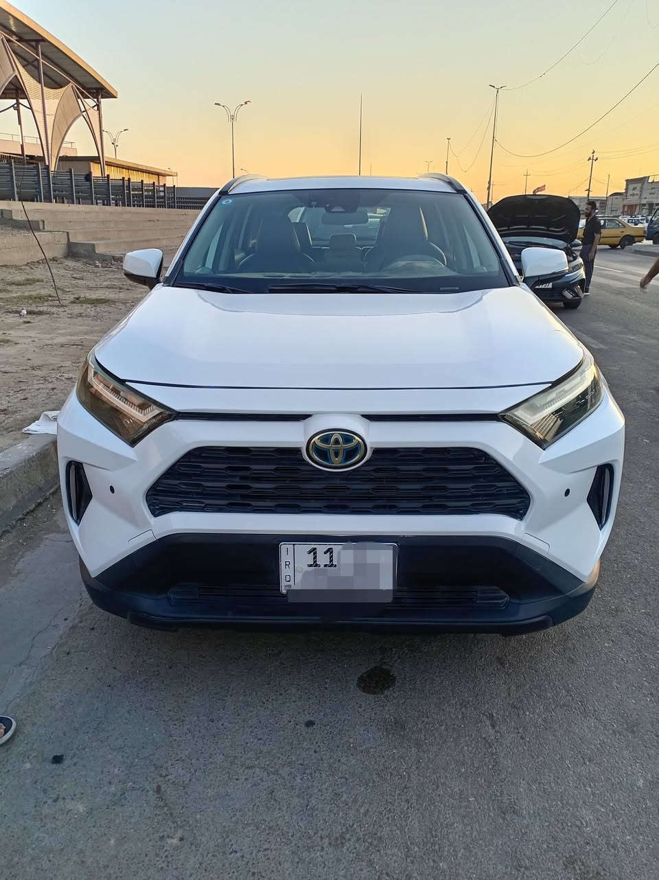 سياره راف فور تيوتا هايبرد موديل ٢٣ فئه xle مواصفات كامله وارد امريكي فتحه وكشن كهرباء وبيه قطعتين جاملغ امامي ايمن وجاملغ صبغ خلفي ايمن فقط السياره مستوردهه اني وبسمي سنويه جديده و جاهزه ماناقصه اي شي السعر ١٩٠ وبيهه مجال بسيط للاستفسار أكثر هاتف *********** صاحب السياره مكاني بغداد

