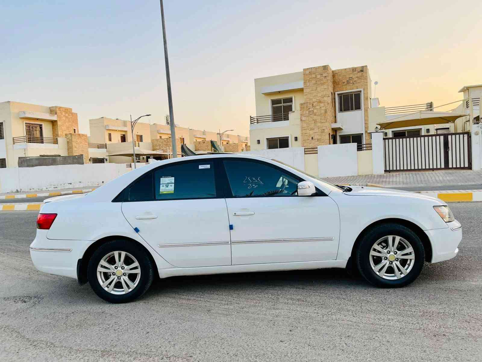 ﷽‏ 
 يا الله..السلام عليكم ...الحلال للبيع..
هونداي سوناتا 2010 خليجي لون ابيض المرغوب 
محرك 2400 دووش المرغوب بدون فتح بدون عيب
كير اوتوماتيك 5 نمر بدون عيب

مواصفاتها معروفه…الخليجيه
سلايت فتحه سقف 
داخل صحراوي عسلي لونين المرغوب
صاج اصفر بلادي
اشاره بلمرايه 
تحكمات ستيرن جهتين
بروجكترات زينون 
ويل كب بلادي وتخم تاير جديد جواها حتى سبير 

(محرك/كير/كهربائات/تبريد/تدفئه/صدر)كله تووب ترايها ناعم حيل … 

🔺السياره بيها رشات صبغ ابيع عام 
اكفلك الكص والتجيه والكلبه يعني شرط بدون دواخل نهائياً (شواصي/لغود/حوض/دواخل تكم) مكفولات…

رقم 26 صلاح الدين انكليزي الجديد/سنويه لل2028 / تحويل ثاني يوم 
شوفها السياره وعاملني وتدلل
السعر 97$
🎗️مكاني صلاح الدين /تكريت
***********
***********

