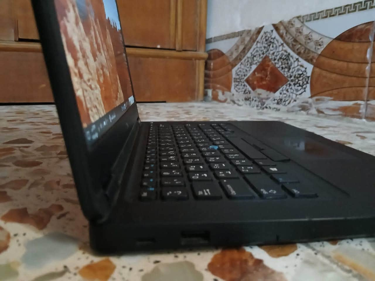 السلام عليكم 
لابتوب Dell جيل العاشر للبيع

معالج: Ryzen 5 pro 2500 يعادل intl core i5 10310 
رام: 8 DDR
هارد: 250  SSD m.2
كرت شاشة الداخلي: مدمج يفتح 8GB
كرت شاشة خارجي: 1GB AMD Radeon vega 8 Graphics
دقة الشاشه: FHD (1920*1080)
حجم الشاشة: 14 انج
تشغل يوتيوب  وسينمانه 4K

الابتوب موجه للالعاب والبرامج الهندسية يشغل الوتكاد والفوتوشوب وباقي لبرامج الهندسيه بسلاسه تامه
البطاريه ادوم 4 ساعات انطيك ضمان 3 ساعات

يحتوي على منافذ متعدده 
منفذ يوسبي عدد 4
منفذ لان
منفذ اج دي 
منفذين شحن

الابتوب مستخدم شي بسيط
الملحقات: الشاحنه الاصليه مالته

السعر: 200 الف وبي مجال 
التواصل خاص او على رقم الهاتف اتصال او واتساب 
***********
