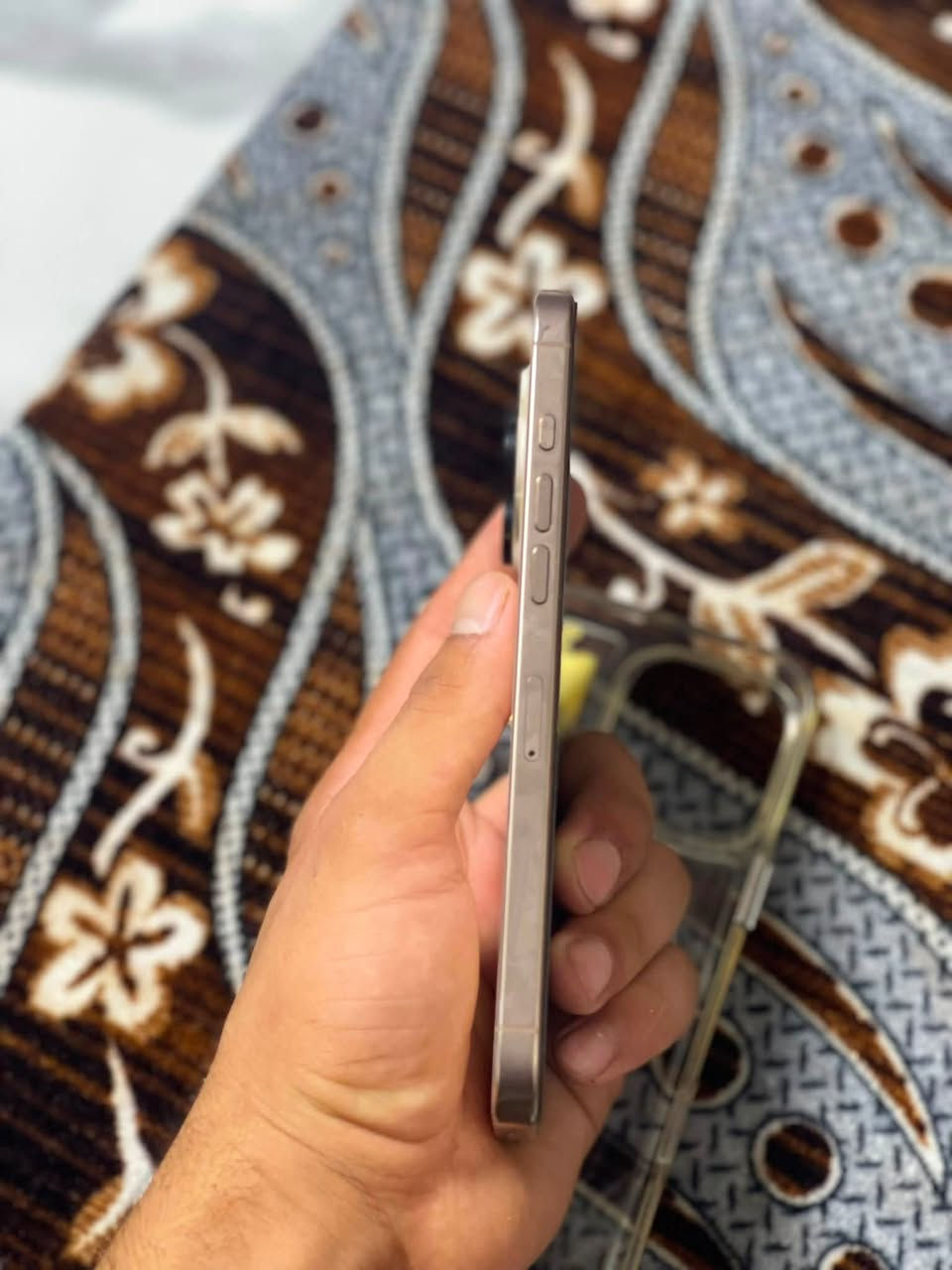 سلام عليكم 16برو ماكس عربي شرق اوسط وتر برو  بطاريه 89باكيت وكيبل ويا السعر مليون و300رقم الاتصال ***********

