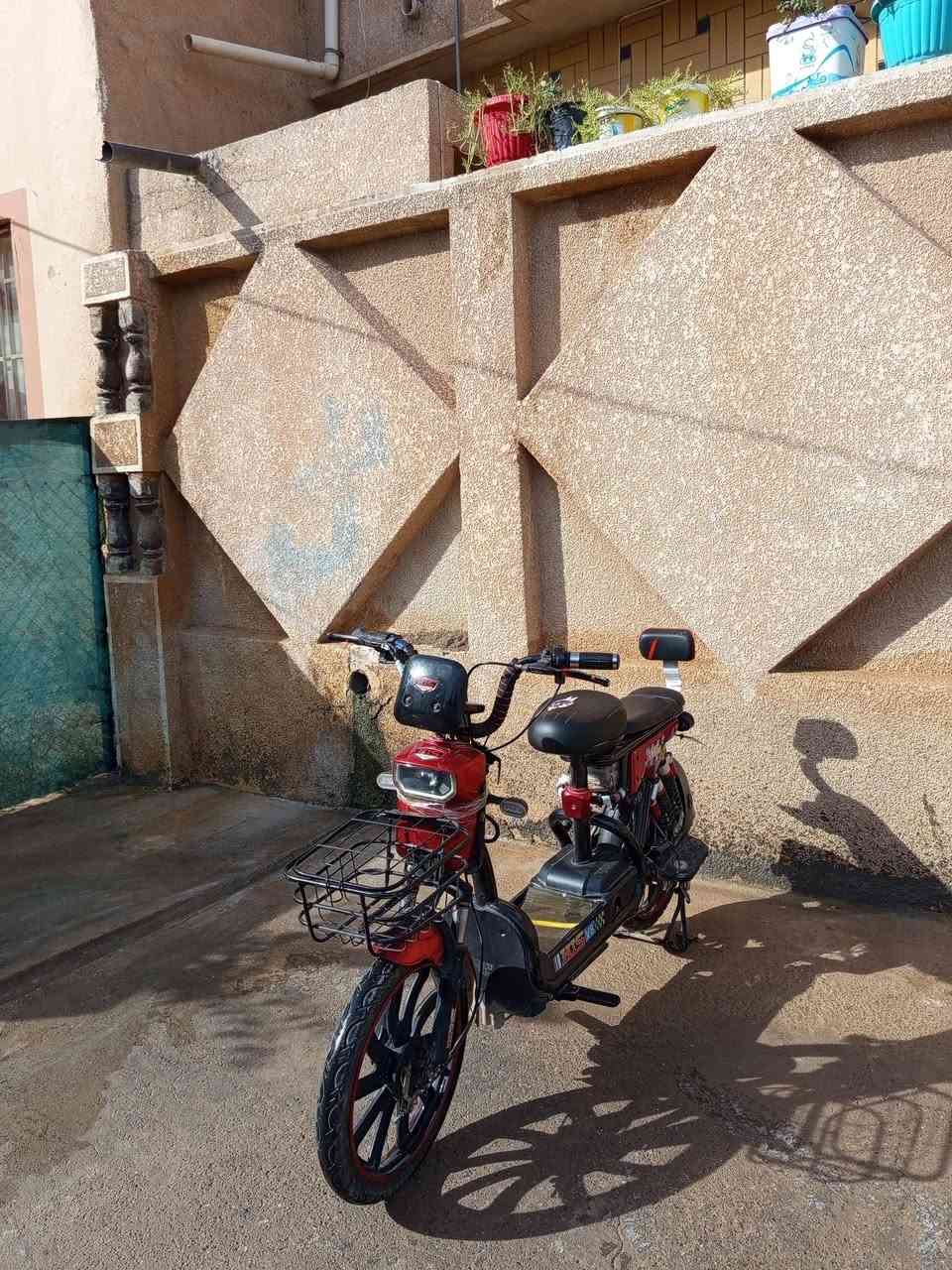 شحن • ٤بطاريات • بلوتوث