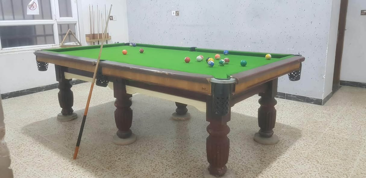 بليارد • بحالة جيدة • ٣ كيوبات