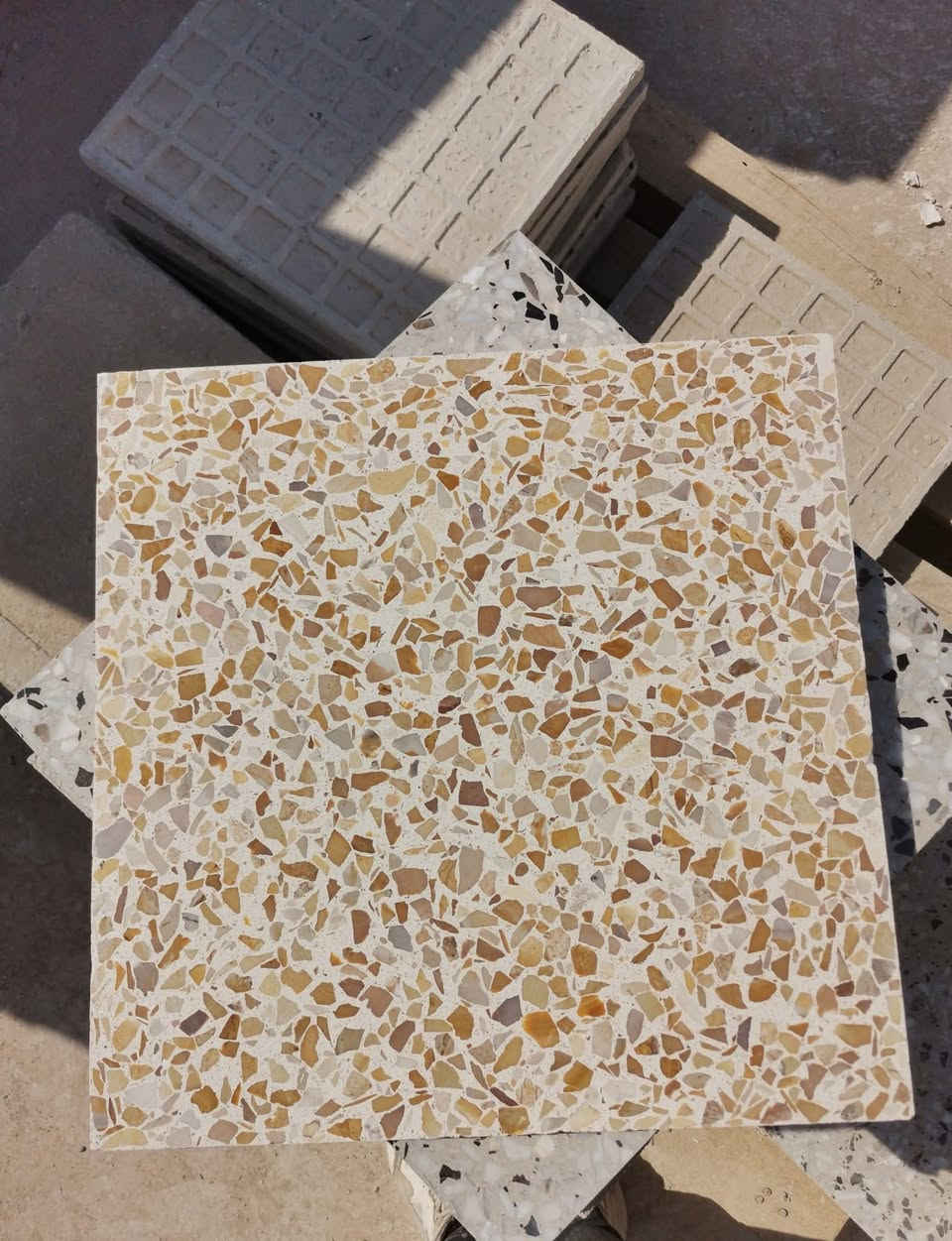 كاشي رقم ثلاثة اصفر سعر الف كاشية بـ 500 ألف مجلي وكامل مطروح بالمعمل قياس 30×30

ارقام المعمل 
*********** واتساب + اتصال
‏‪***********‬‏ واتساب + اتصال
*********** اتصال
