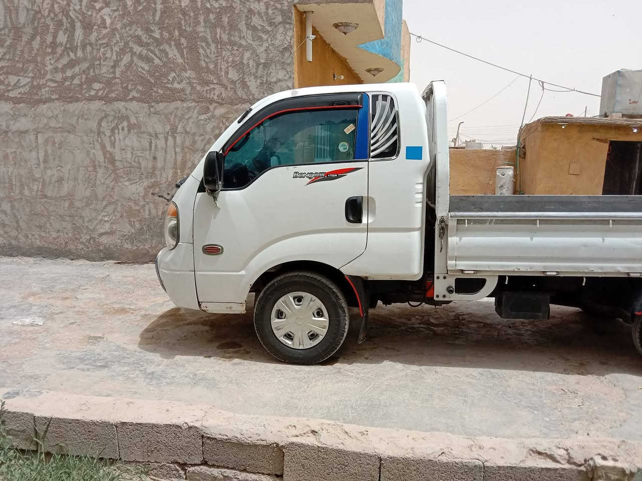 كيا حمل موديل ٢٠١٠مسكر سبلاين مكفولة من الضربه بيه رشات صبغ رقم بغداد تحول ثاني يوم بسمي سيارة تخم تاير شاصي مكفول رقم شاصي الشراي يتصل ويدلل المكان بغداد السعر ٧٣وبيه مجال شي قليل ***********اتصل عله الرقم
