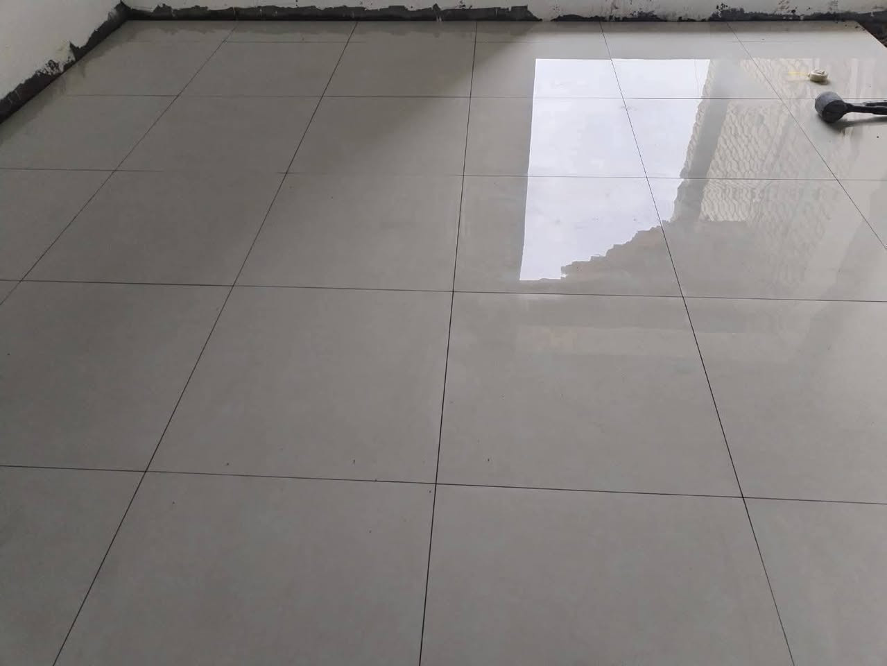 السلام عليكم تطبيك جميع انواع السيراميك المتر ب5 متفرغ حاليا *********** ** ***********
