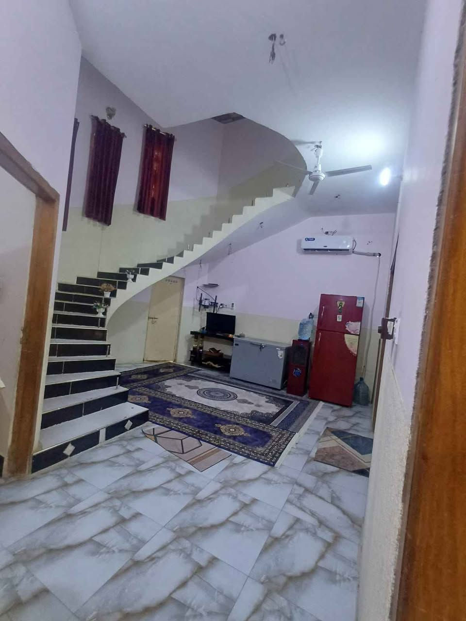 دار سكني للبيع المساحه 110م. وقف سني مسجل كامل العنوان بصره ابي الخصيب طريق الوصطي قرب المدرسة الصفره سعر 47بي مجال الإتصال على الرقم التالي *********** البصرة, العراق
