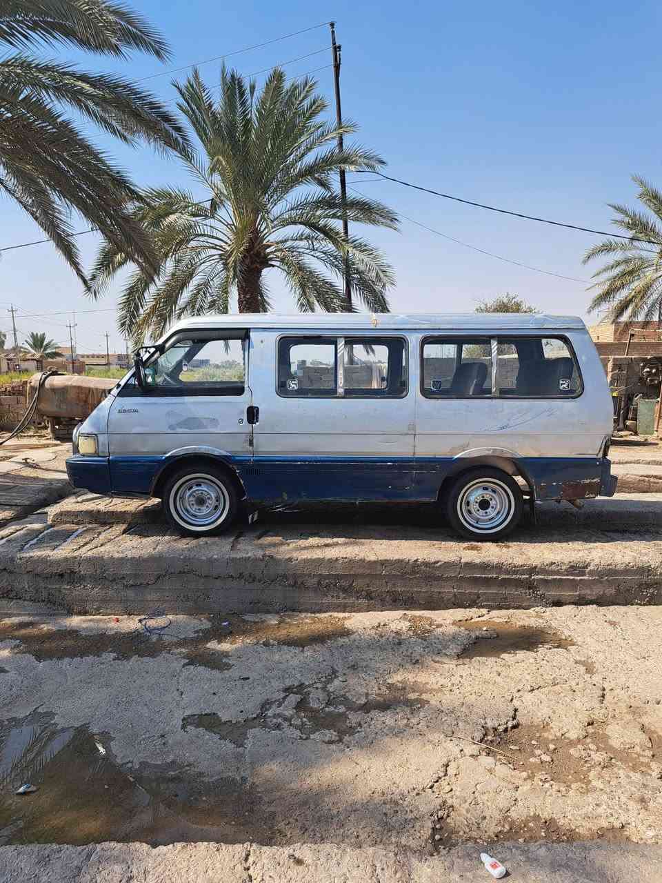السلام وعليكم كيه بسته للبيع موديل 1994   
مصفره هيئه ومرور  وخط وبحث جديد  تخم تاير جديد باتري جديد كهربائيات شغاله صدر أمامي خلفي جديد باور ستيرن مشط جديد
 شواصي كفاله عامه امامي ولخلفي معمرات مكينه وكير واكسل خير من الله السيارة بلادي و جاهزه من كلشي كبل للشارع المكان ديالى الخالص ***********  السعر ٢٨ بيها مجال بسيط
