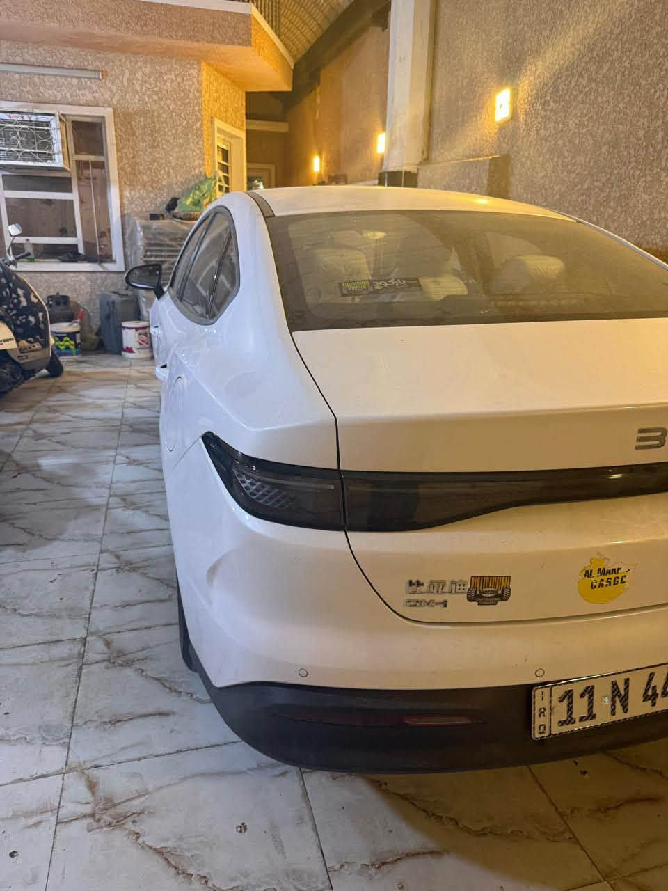 السلام عليكم سيارة BYD S5 موديل 2025 للبيع بغداد بسمي تحويل ثاني يوم ماشيه 7000 الف قابلة للزيادة بيها رصعة بارد جاملغ السايق ساحبها بالجهاز على كد إصبعين مابينه شخط باب الخلفي وره السائق سيارة بعدها بوضع الشركة مكانها بغداد 
السعر 20,500  عشرين مليون اونص/ رقم الهاتف الشراي يتصل ***********
