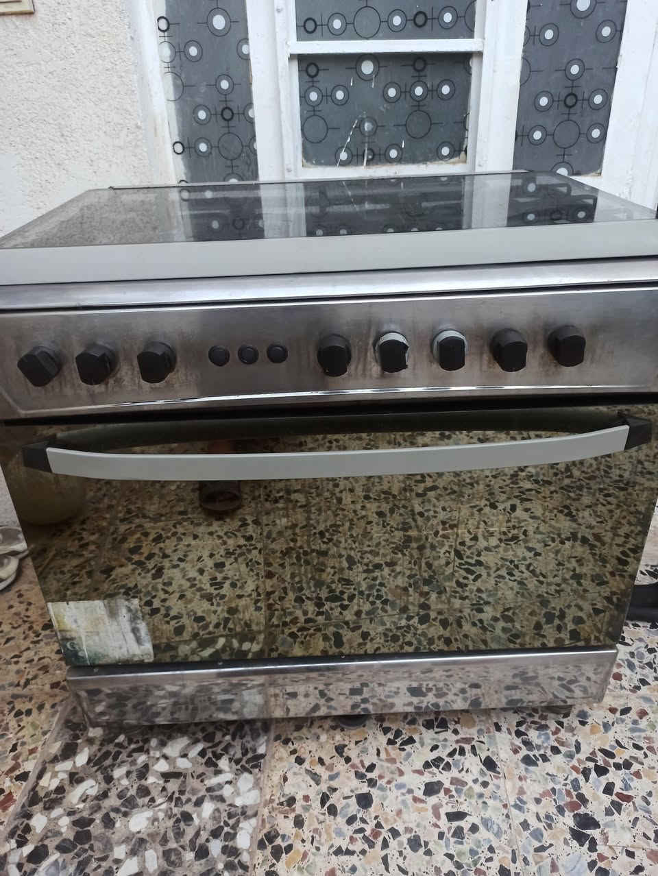 طباخ مصري نظيف كولش. 5مشاعل معه الفرن شغالات كلهن بدرن نقص السعر. 130المكان شارع اليمام الحسن. خلف مستشفئ التركي. ***********. بي واتساب
