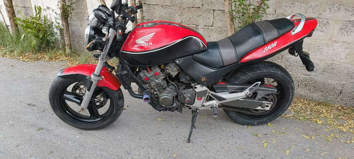 هوندا هورنت حجم 250 كفاله نكره سلف منفيس فقط العنوان بغداد زعفرانيه ***********
