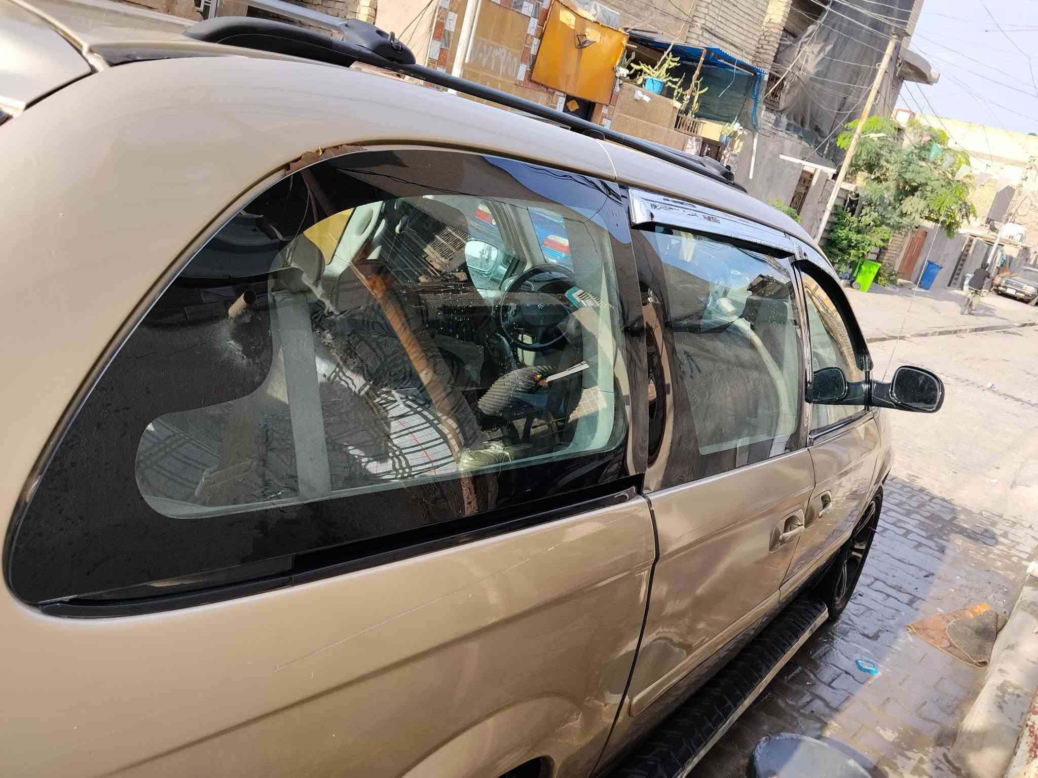 دودج كرفان • ٢٠٠٧ • ٣٣٠٠