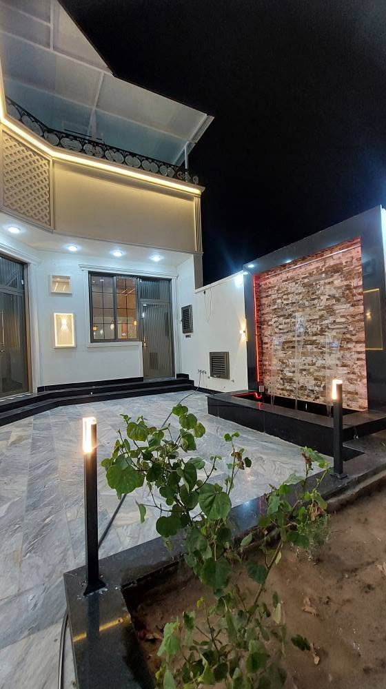 🏡 بيت حديث وفخم للبيع – جاهز للسكن فوراً
✨ فرصة مميزة للراغبين بالسكن الراقي في موقع هادئ ومخدوم
📐 المساحة: 550 متر
📑 الطابو: صرف سهم
🏠 طابقين
🔹 4 غرف نوم
🔹 صالتان واسعتان
🔹 ديوانية أنيقة
🔹 مطبخ حار + مطبخ بارد
🔹 صحيات داخلية وخارجية
🔹 كراج كبير
🔹 حديقة واسعة
✅ بناء بلوك درجة أولى
✅ جميع الخدمات متوفرة
✅ البيت جاهز للسكن وتستلمه بنفس اليوم
📍 العنوان: البصرة – أبي الخصيب – الصنكر – على الشارع الداخلي
📞 للاستفسار: ***********
بيت يجمع بين الفخامة والمساحة والراحة... فرصة لا تُعوّض. ✨🏡 البصرة, العراق
