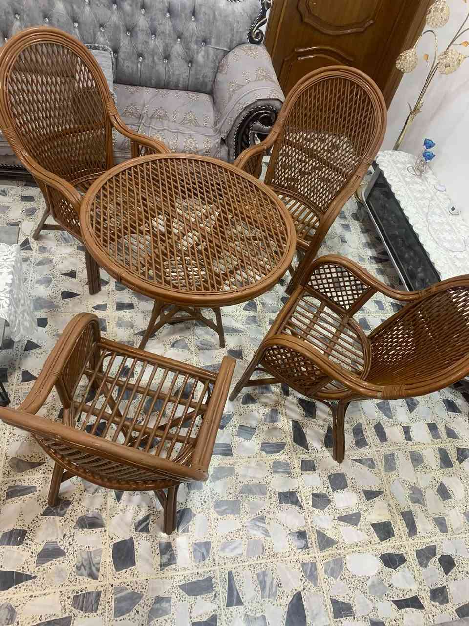 ميز مال بيت يجنن ونضيف حيل لل استفسار ***********
