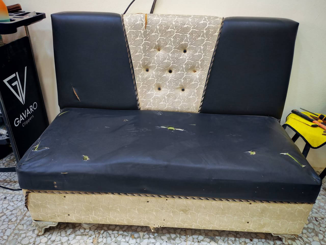 السلام عليكم
للبيع قنفات ثنين نضيفات الاضلع مالتهن المنيوم مطك يعني
العنوان النجف حي النداء 
للاستفسار ***********
