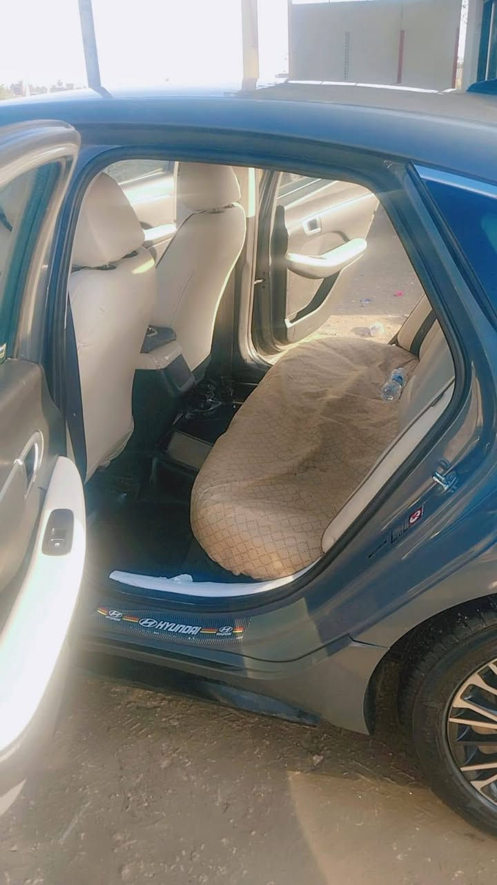 🚗 هيونداي سوناتا 2021 (SEL) وارد أمريكي للبيع
الفئة: SEL
​المحرك: 4 سلندر - 2.5 لتر
​الممشى: 135 ألف كيلومتر
​المكان: الديوانية - الحمزة الشرقي ـ رقم السياره القادسيه
​🛠️ حالة البدن والضرر:
​الضرر: قطعتين فقط (جاملغين أماميات؛ واحد متصلح بأمريكا والثاني بالعراق).
​الأيرباكات: سليمة 100% بشرط الفحص.
​📄 الوضع القانوني والأوراق:
​السيارة باسم معوق (صاحبها حي وموجود بالعراق).
​توجد وكالة عامة حصرية مع حق التصرف جاهزة للتحويل مباشرة.
​🌟 المواصفات والأوبشنات:
​التشغيل: بصمة تشغيل + بصمة أبواب + تشغيل عن بُعد.
​المقاعد: جلد كهربائي + تبريد وتدفئه بالمقاعد.
​الشاشة والعداد: شاشة ذكية + عداد سرعة بالدشبول.
​الحساسات والكاميرا: حساسات أمامية وخلفية + كاميرا خلفية دقيقة.
​أنظمة السلامة والمساعدة:
​تحديد مسار (Lane Keeping Assist).
​نظام مانع التصادم / كتم الخطورة.
​رادار النقطة السوداء بالمرايات (Blind Spot).
​المظهر الخارجي: ويلات تحوير شكل مميز وجميل + تايرات جديدة.
​السقف: بدون فتحة.
​💰 السعر والتواصل:
​السعر المطلوب: 150 ورقة ($15,000) وبيها مجال بسيط
​للتواصل والاستفسار: ***********
                       : ***********
