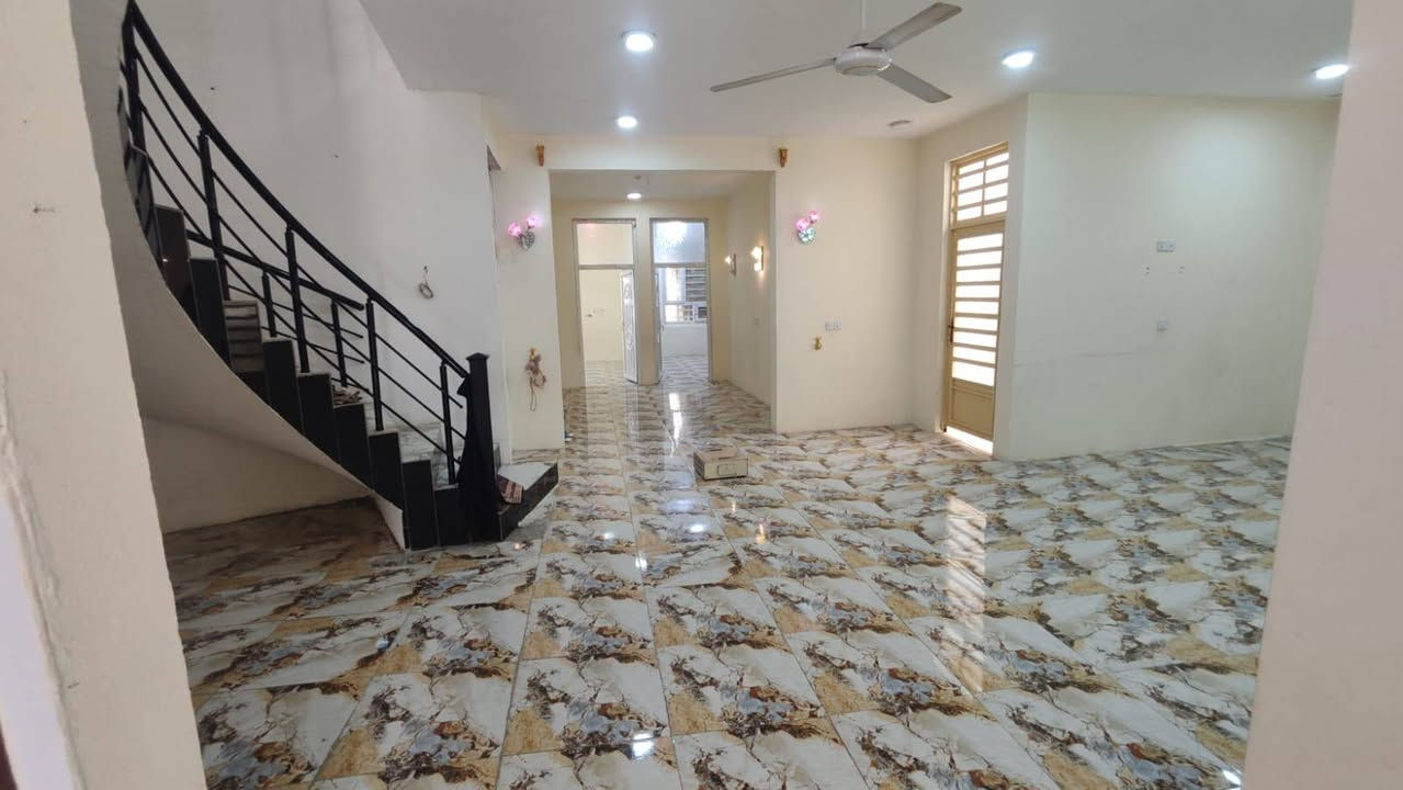 بيت للبيع في قرية شتال قرب جسر خرنابات بناء حديث المساحة 300 متر زراعي ثلاث غرف نوم ومنور وممر وصاله ومطبخ واستقبال صحيات داخل وخارج للاستفسار/***********//***********
