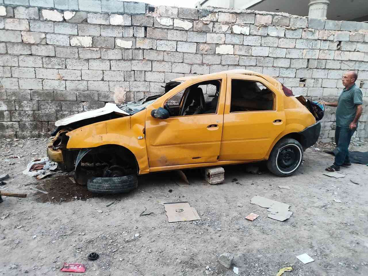 السلام عليكم سيارة رينو لوكان تسقيط للبيع محرك كير جديد صدر أمامي ***********
