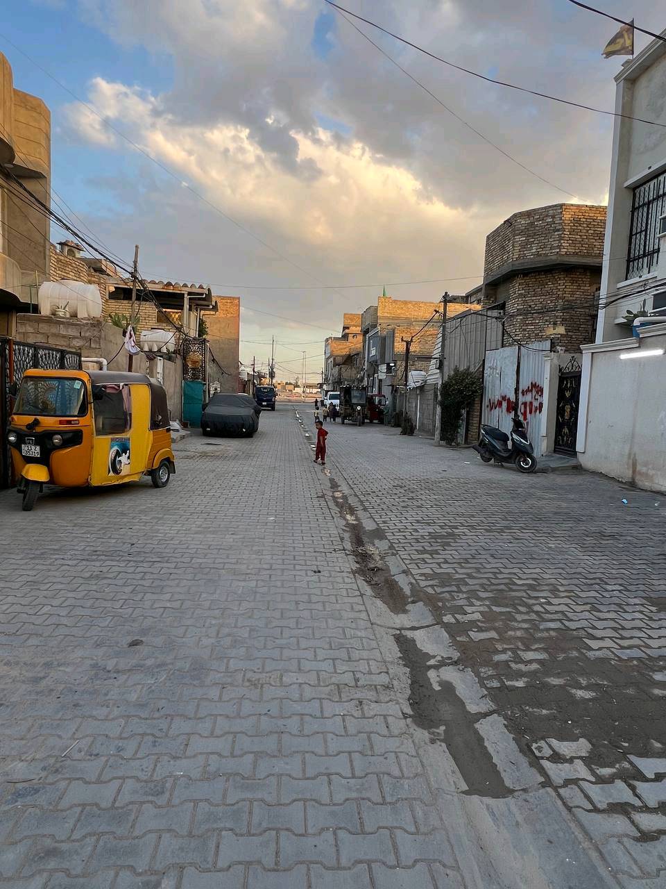 السلام عليكم بيت للبيع ٢٠٠ متر في الدوانم قرب عبرة محمد الصافي ثامن بيت عن الشارع ٥ كيلو عرض الشارع ١٢ متر طابق ونصف السعر خاص واي ستفسار هذا رقمي ***********