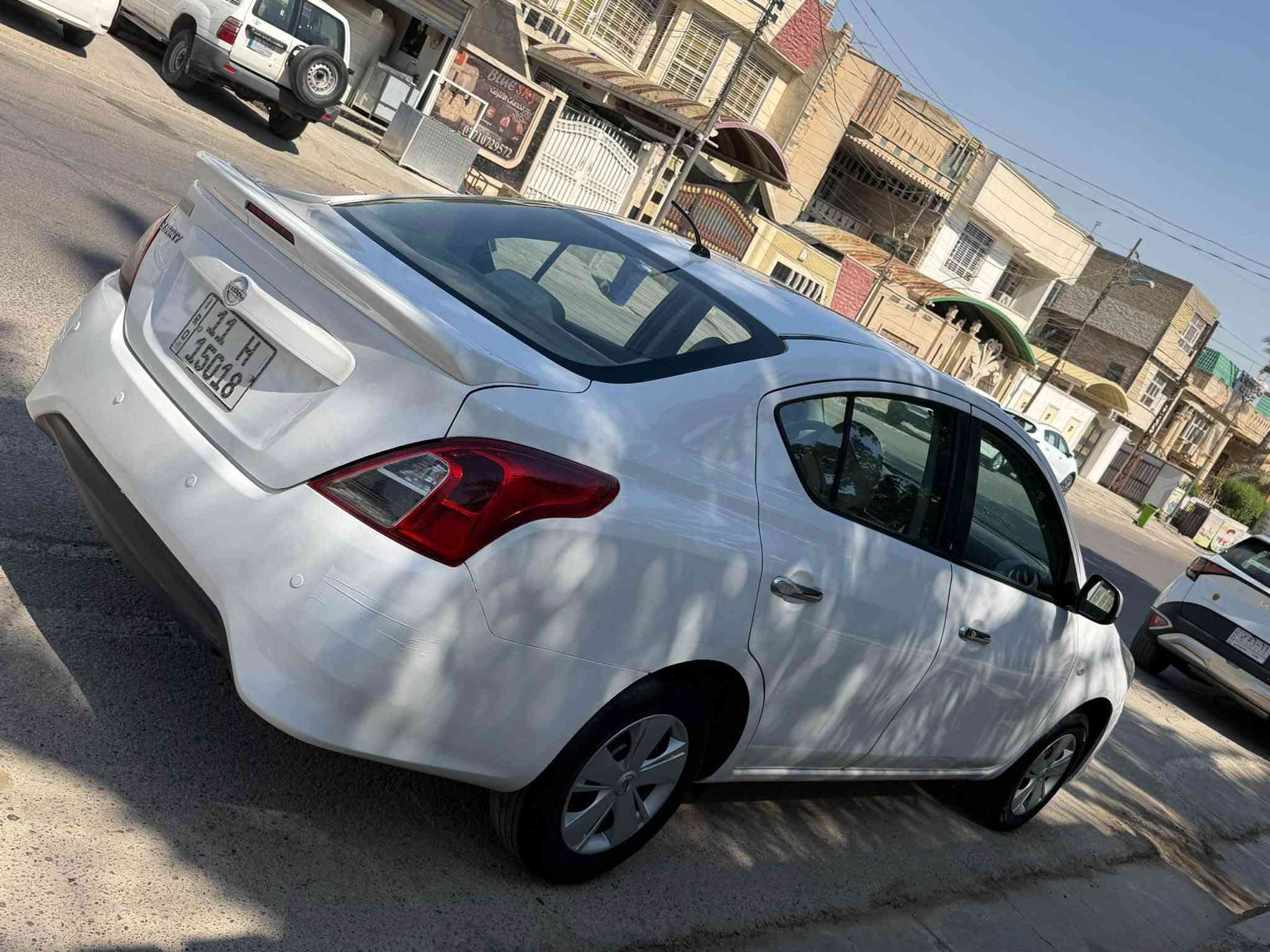 سلام عليكم نيسان سني 2018 هندي بليته زركه 

محرك وكير ع وضع الشركه مامفتوحات شرط 

السياره جديده وجاهزه مابيها نقص ابد
تخم تاير 
تبريد ثلج 
شاشه + كامره 
تحكم مقود 
يدات نيكل بلاد 
جناح خلفي 
مكفوله من الضربه والصبغ والتبديل عده رصعات بسيطات ومسحوبات بارد  
مكاني بغداد البلديات 
وسعرها 97 وبيه مجال بسيط للشراي 
***********
